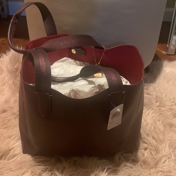 Beautiful original coach shoulder bag. Burgundy in color. - Picture 4 of 5